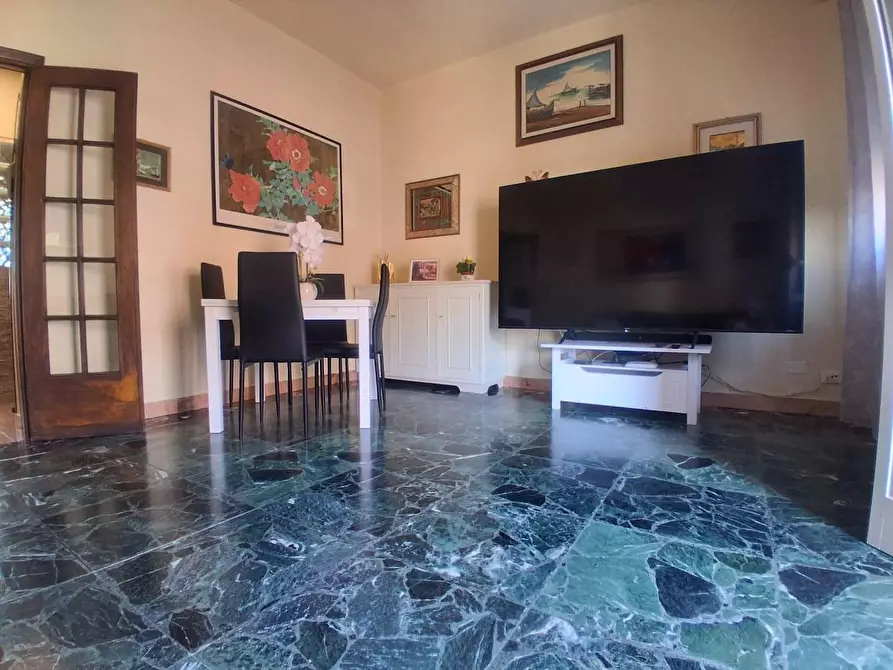 Immagine 1 di Appartamento in vendita  a Montignoso