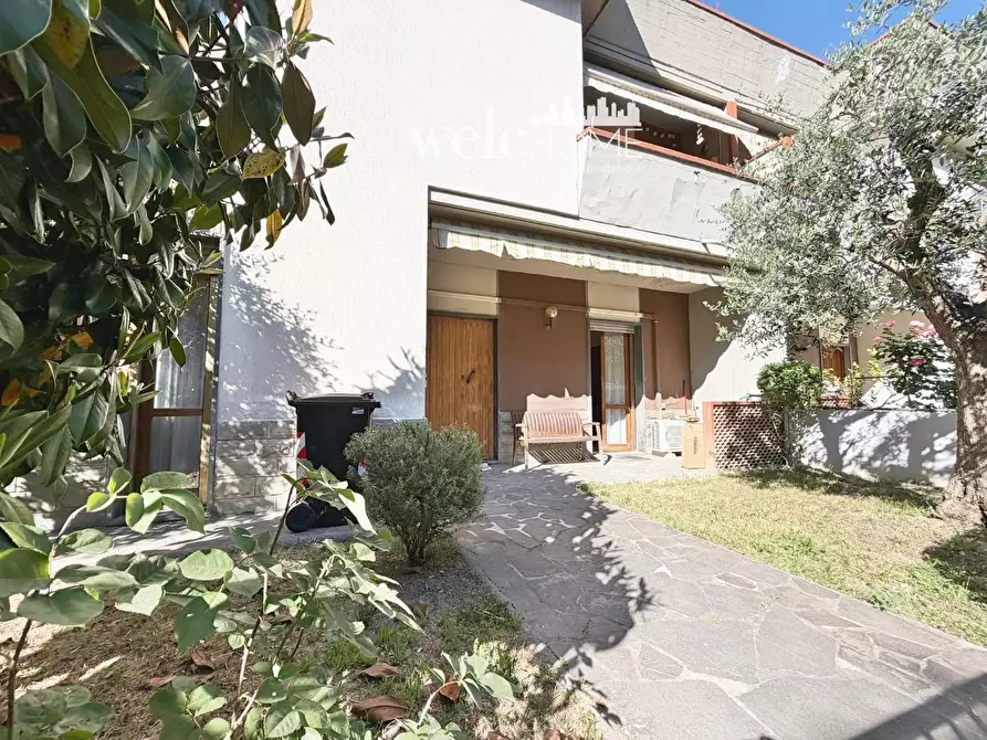 Immagine 33 di Appartamento in vendita  a Campi Bisenzio