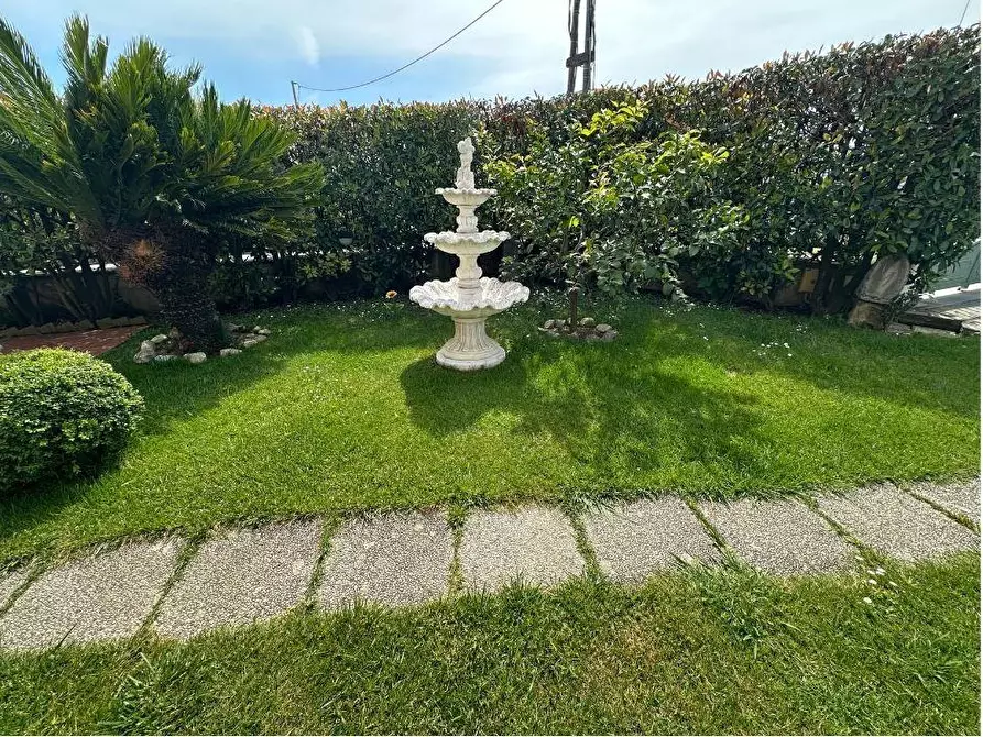 Immagine 23 di Casa bifamiliare in vendita  a Ortonovo