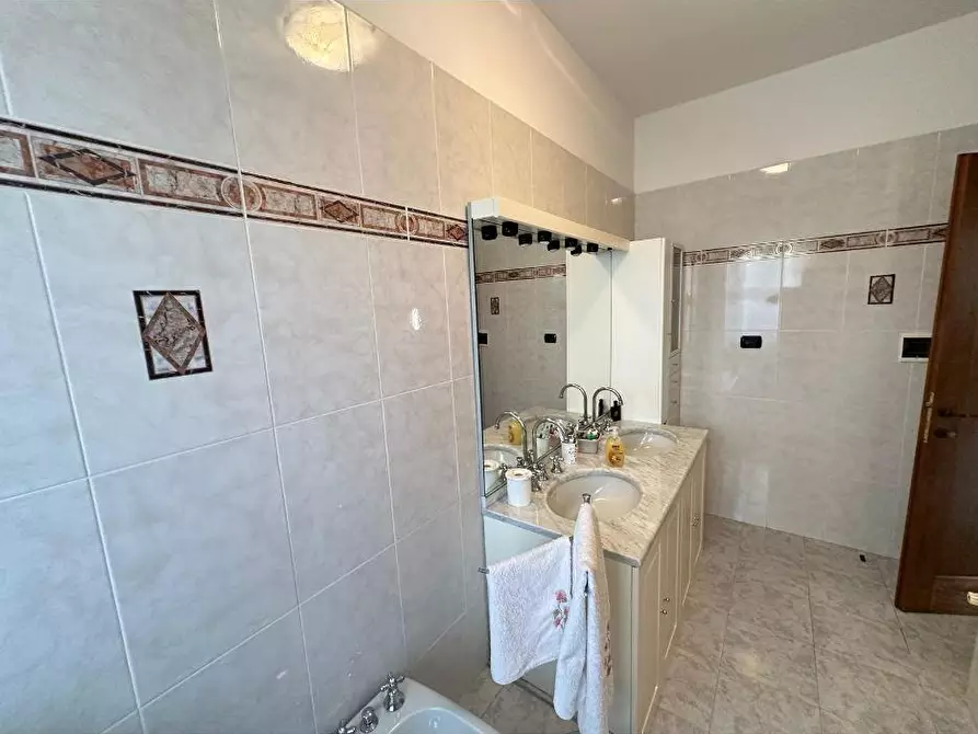 Immagine 19 di Casa bifamiliare in vendita  a Ortonovo