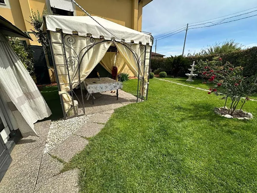 Immagine 28 di Casa bifamiliare in vendita  a Ortonovo