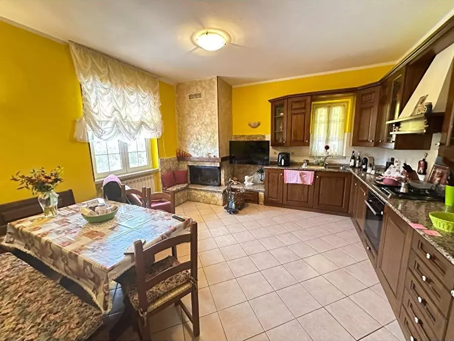 Immagine 1 di Casa bifamiliare in vendita  a Ortonovo