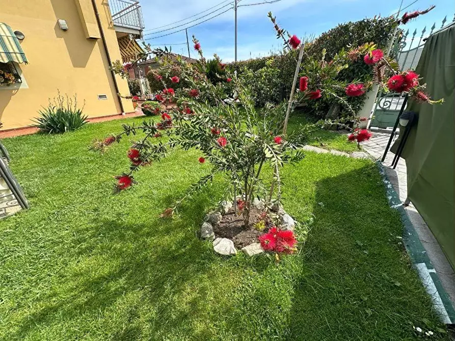 Immagine 29 di Casa bifamiliare in vendita  a Ortonovo