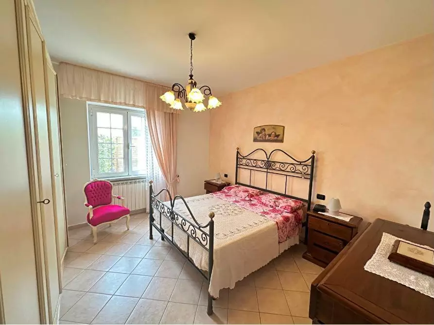 Immagine 9 di Casa bifamiliare in vendita  a Ortonovo