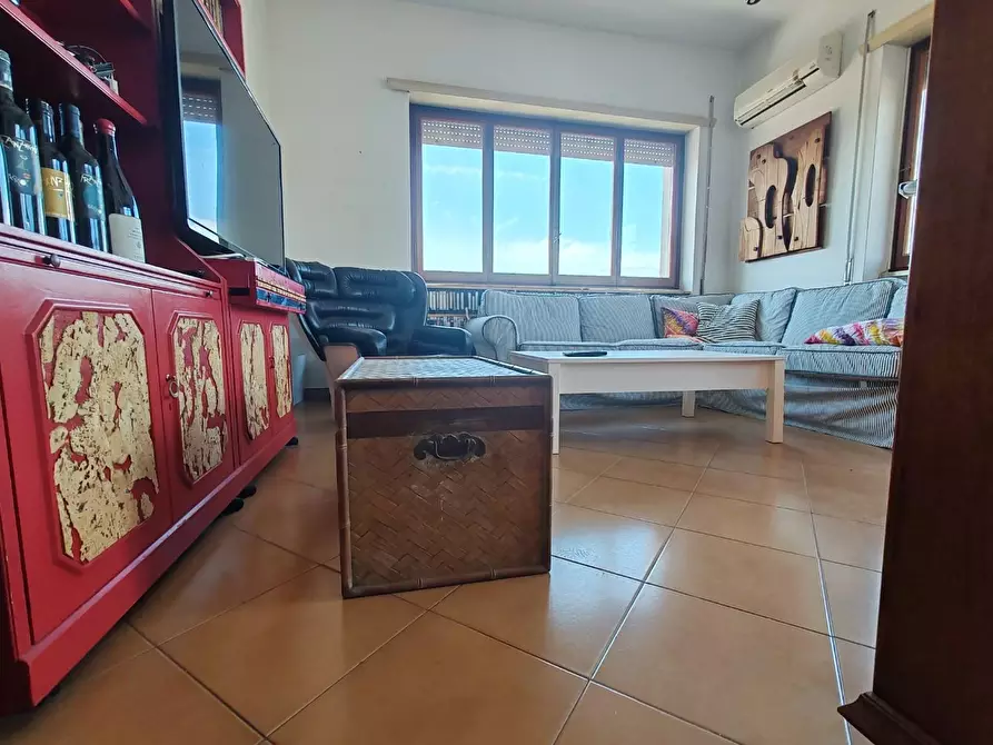 Immagine 2 di Appartamento in vendita  a Massa