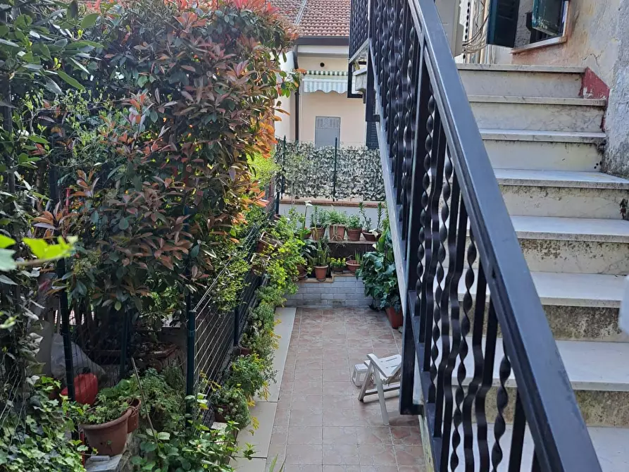 Immagine 11 di Casa semindipendente in vendita  a Carrara