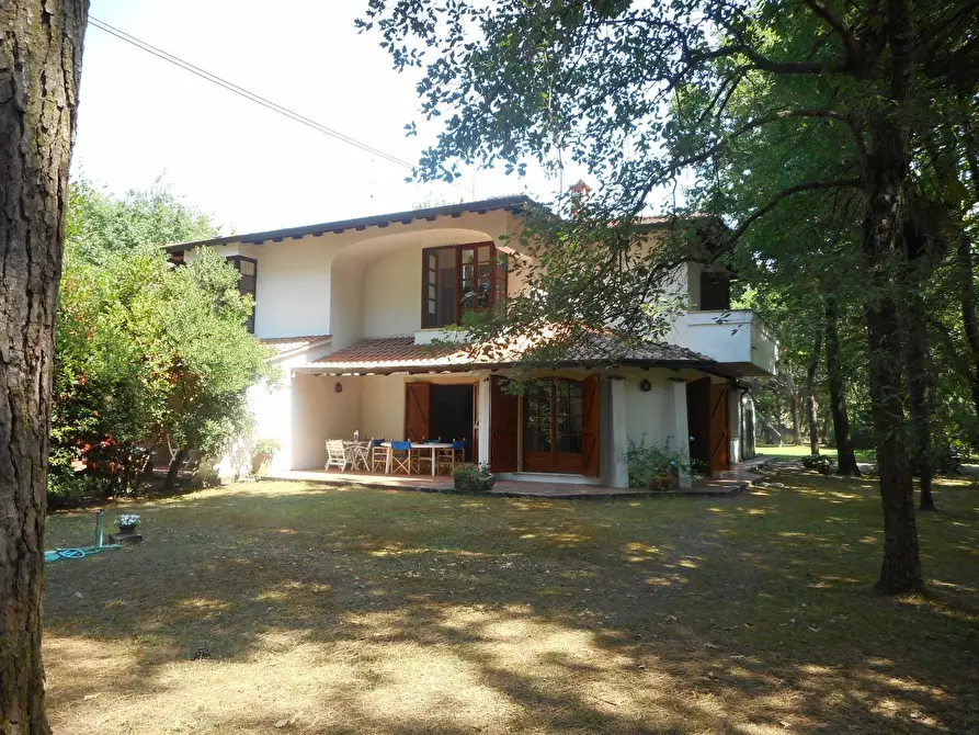 Immagine 2 di Casa bifamiliare in vendita  a Massa