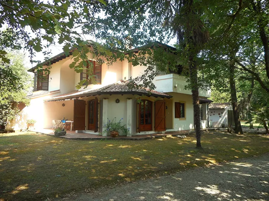 Immagine 2 di Casa bifamiliare in vendita  a Massa
