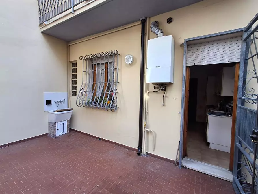 Immagine 1 di Appartamento in vendita  a Viareggio