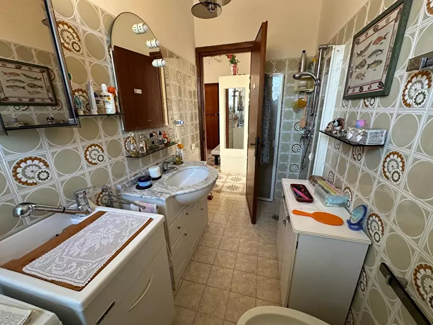 Immagine 18 di Appartamento in vendita  a Carrara