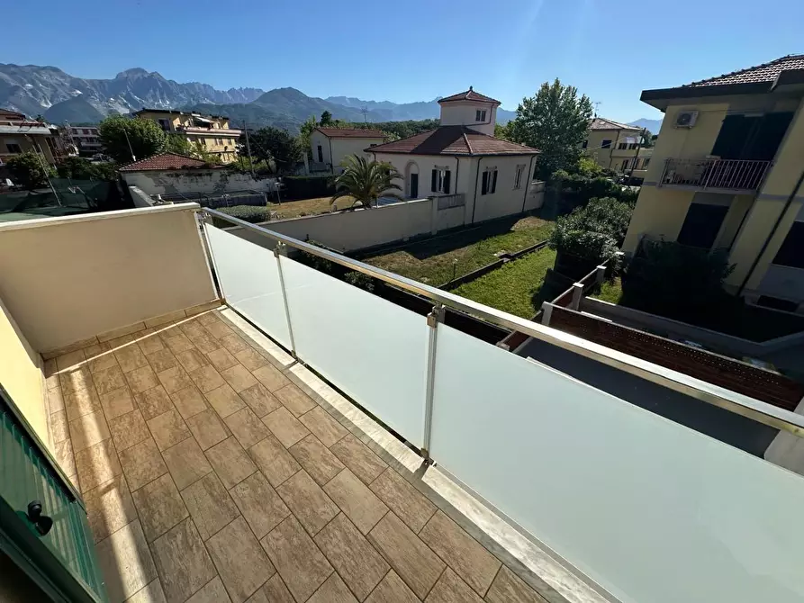 Immagine 14 di Appartamento in vendita  a Carrara