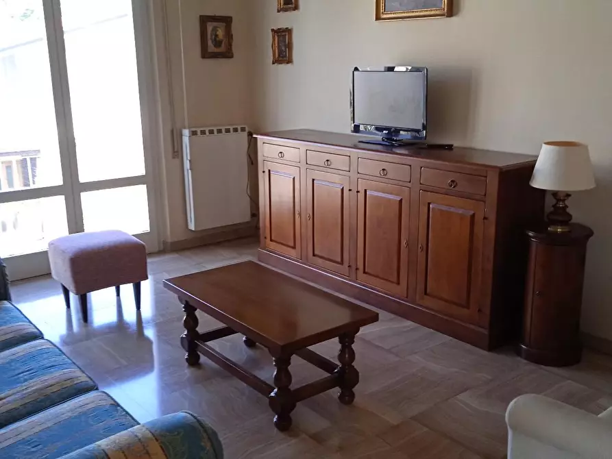 Immagine 1 di Appartamento in affitto  a Camaiore