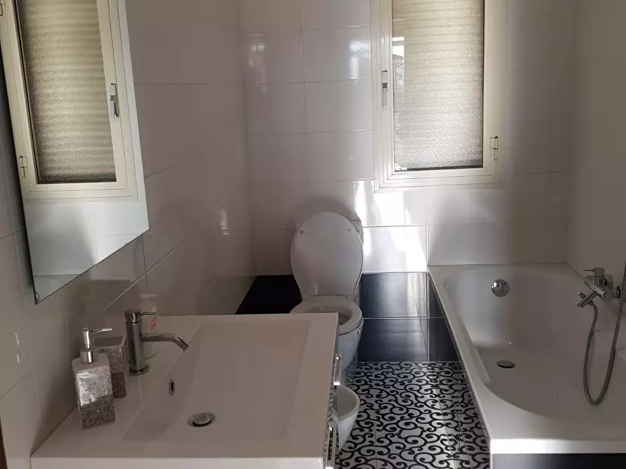 Immagine 9 di Appartamento in affitto  a Camaiore