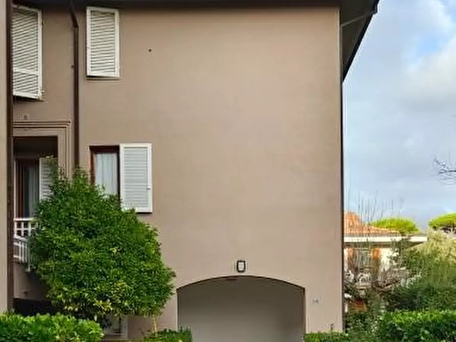 Immagine 2 di Appartamento in vendita  a Massa