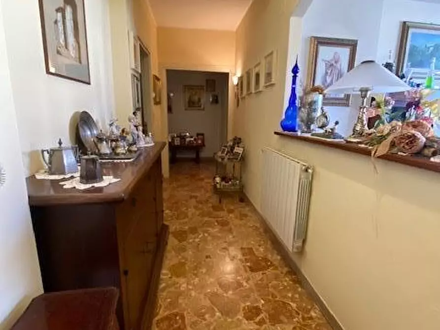 Immagine 5 di Appartamento in vendita  a Camaiore