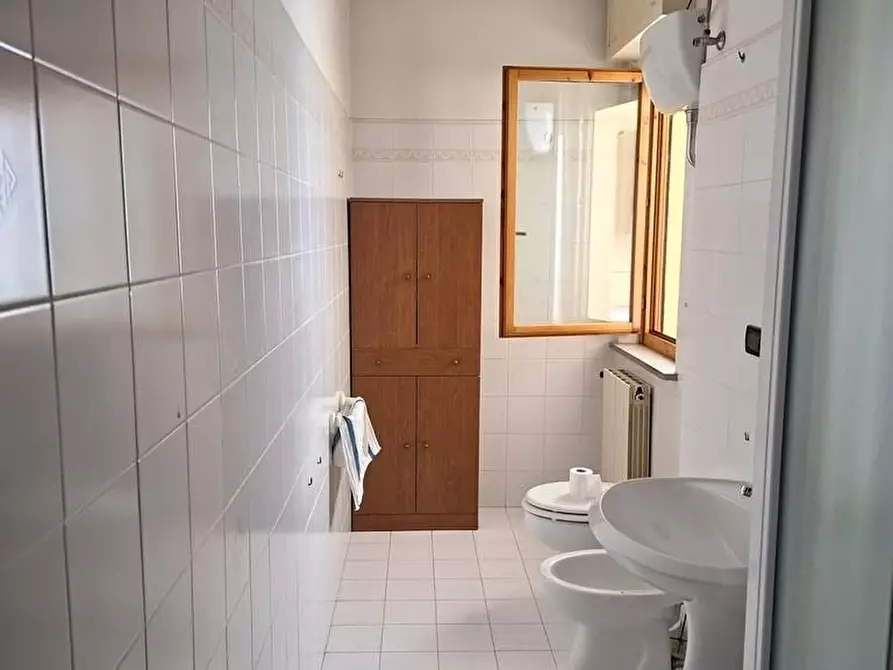 Immagine 2 di Appartamento in vendita  a Cecina