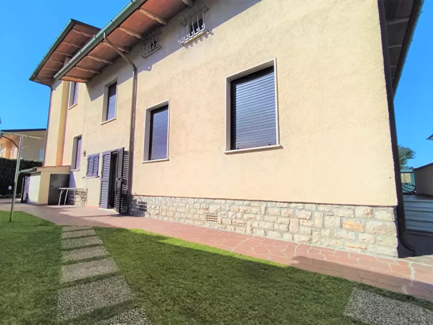 Immagine 2 di Casa indipendente in vendita  a Pietrasanta
