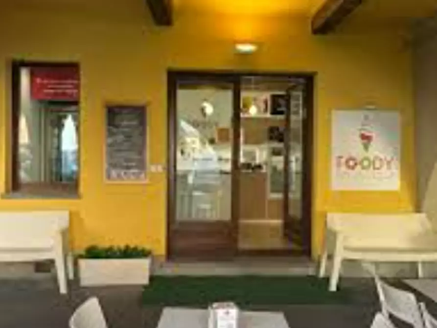 Immagine 10 di Attività commerciale in vendita  a Carmagnola