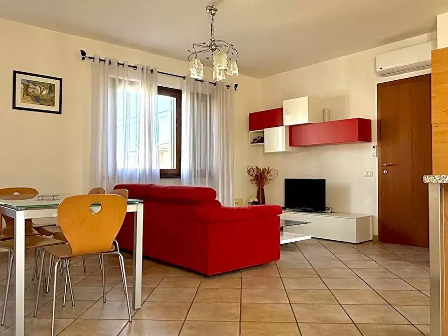 Immagine 2 di Appartamento in vendita  a Massa