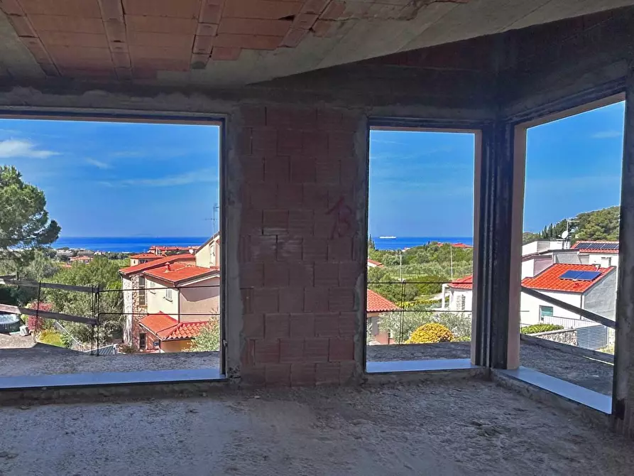 Immagine 4 di Villa in vendita  a Livorno