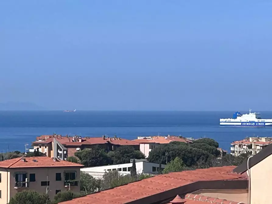 Immagine 1 di Villa in vendita  a Livorno