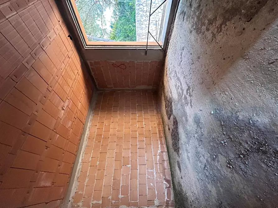 Immagine 12 di Villa in vendita  a Livorno