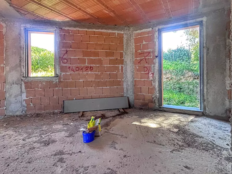 Immagine 6 di Villa in vendita  a Livorno