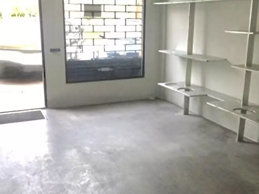 Immagine 3 di Locale commerciale in affitto  a Pisa