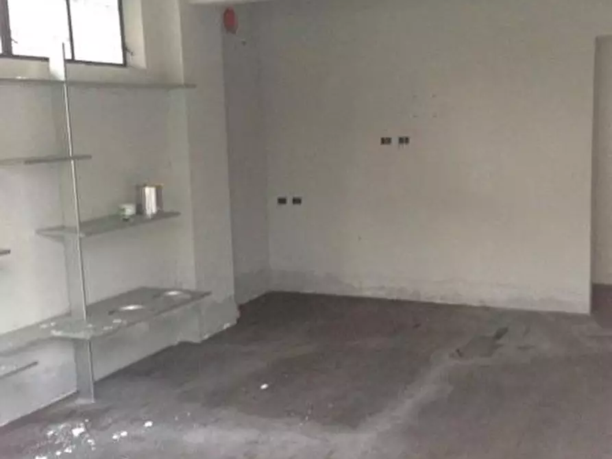 Immagine 13 di Locale commerciale in affitto  a Pisa