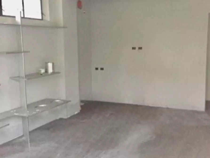 Immagine 7 di Locale commerciale in affitto  a Pisa