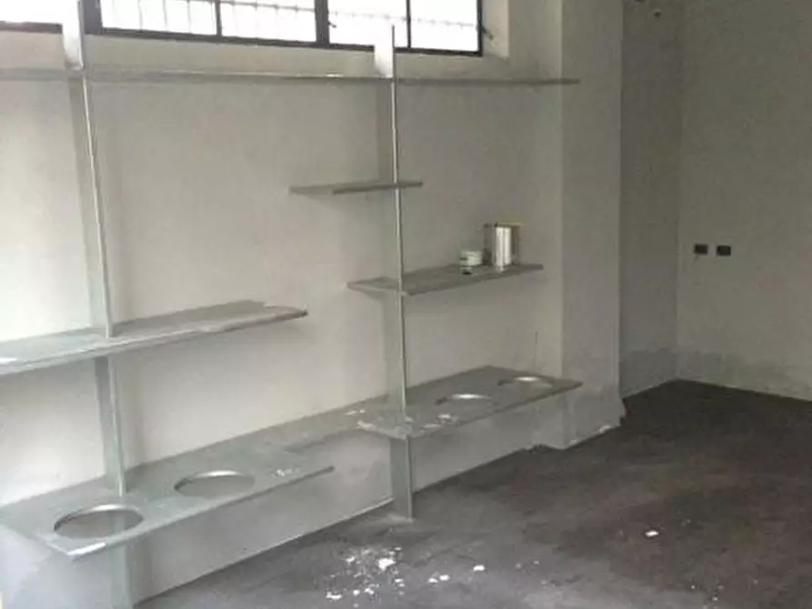 Immagine 10 di Locale commerciale in affitto  a Pisa