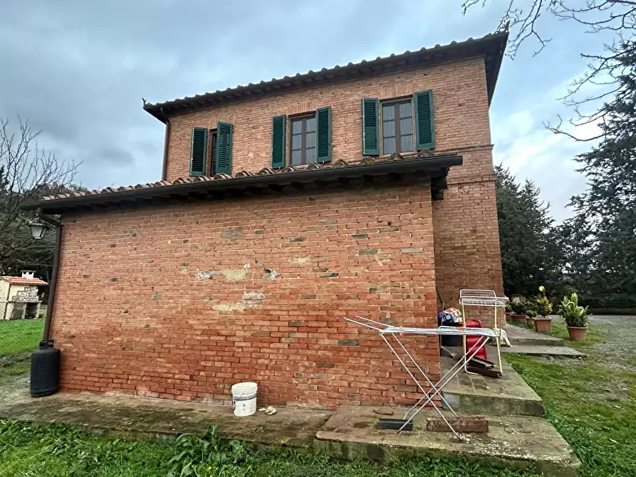 Immagine 3 di Casa colonica in vendita  a Siena