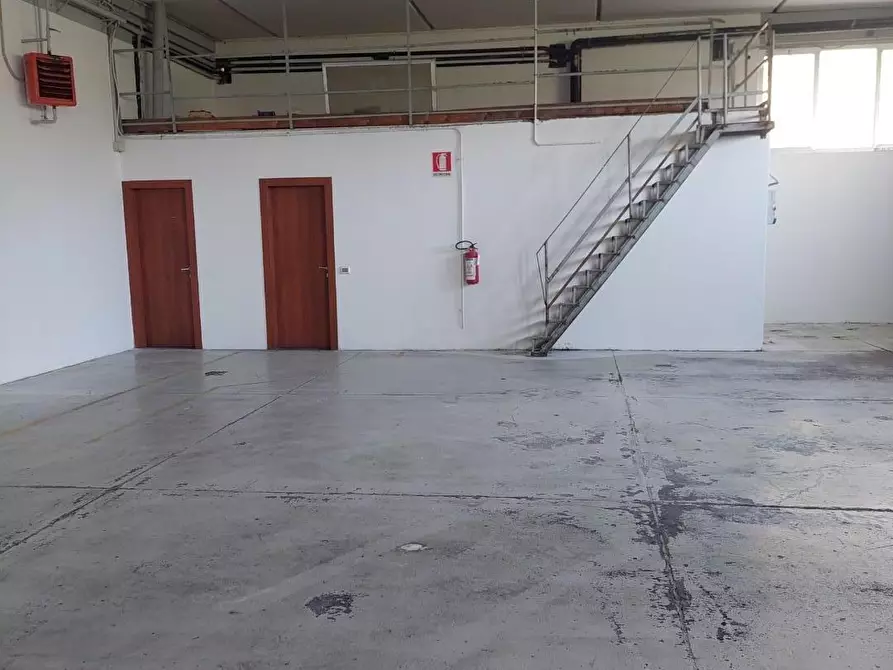 Immagine 3 di Attività artigianale in affitto  a Castelfranco Di Sotto