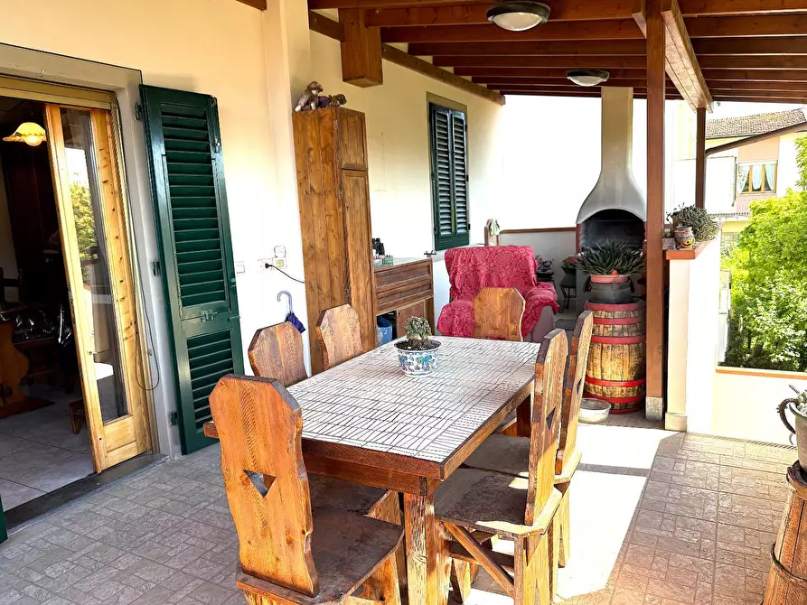 Immagine 1 di Appartamento in vendita  a Capraia E Limite