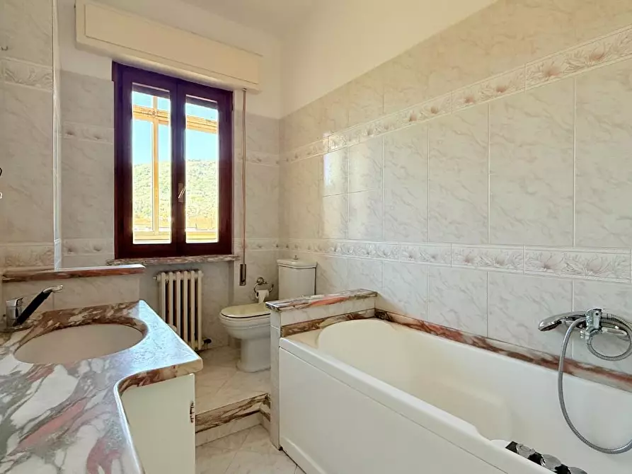 Immagine 32 di Appartamento in vendita  a Uzzano