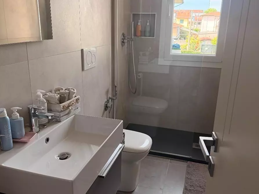 Immagine 4 di Villetta a schiera in vendita  a Viareggio