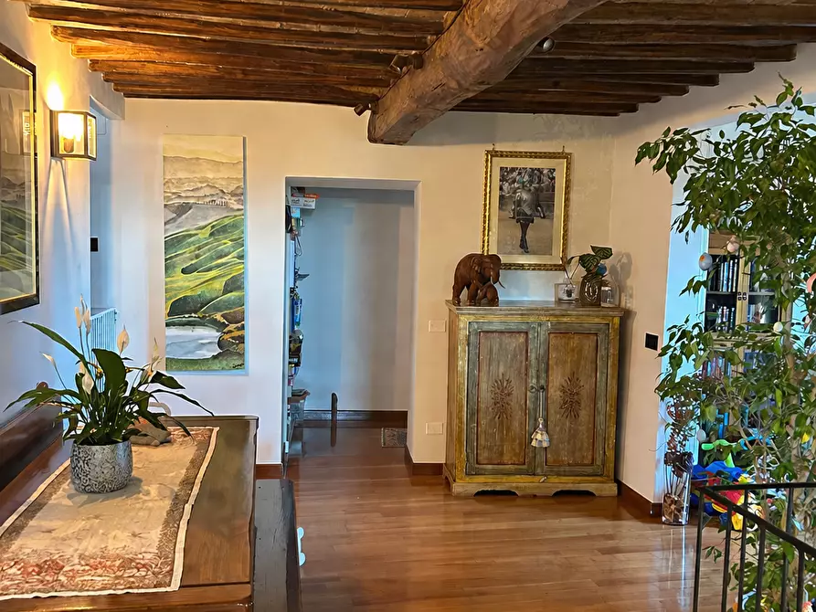 Immagine 1 di Appartamento in vendita  a Siena