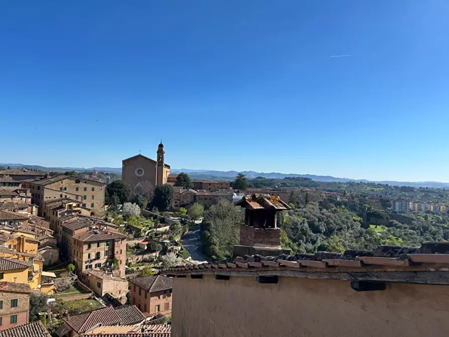 Immagine 3 di Appartamento in vendita  a Siena