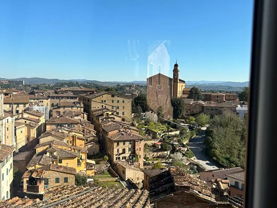 Immagine 11 di Appartamento in vendita  a Siena