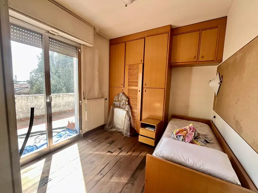 Immagine 9 di Mansarda in vendita  a Massa