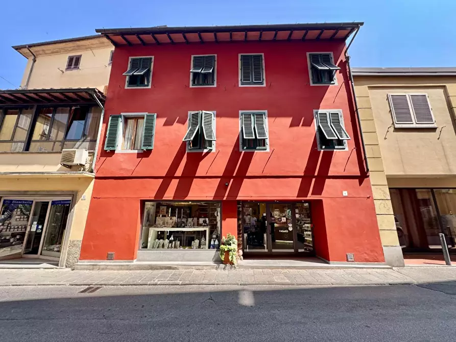 Immagine 1 di Negozio in vendita  a Pescia