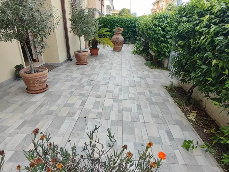 Immagine 2 di Appartamento in vendita  a Viareggio