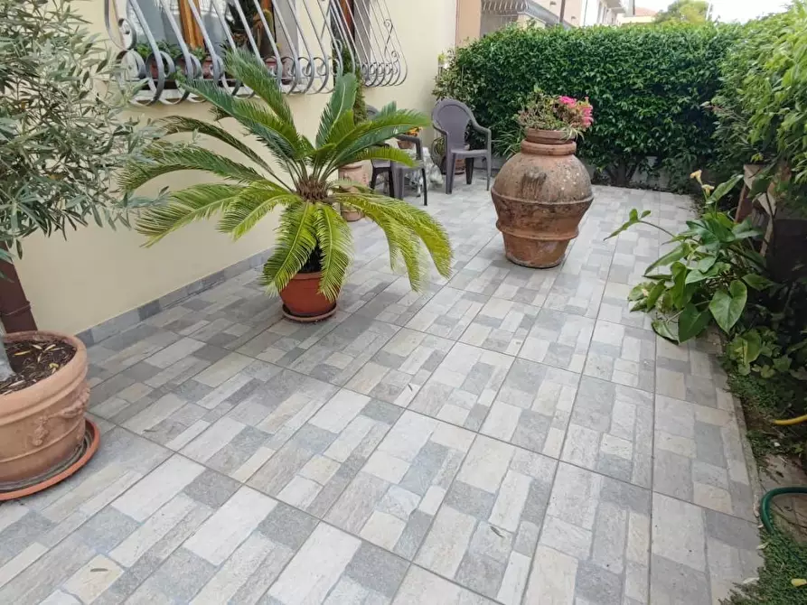 Immagine 12 di Appartamento in vendita  a Viareggio