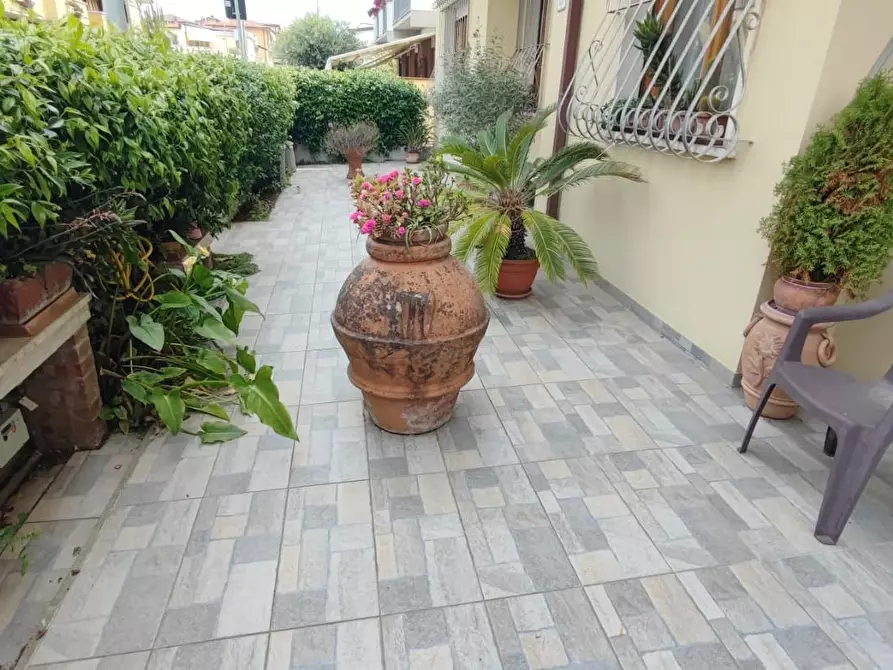 Immagine 14 di Appartamento in vendita  a Viareggio