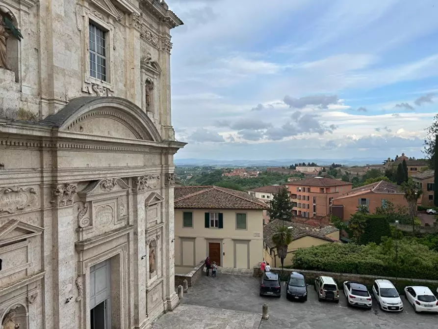 Immagine 3 di Appartamento in vendita  a Siena