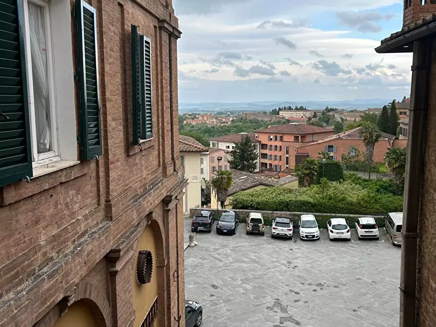 Immagine 4 di Appartamento in vendita  a Siena