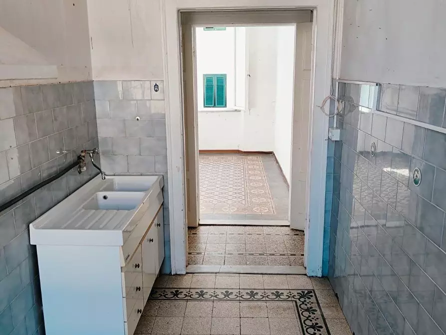 Immagine 12 di Appartamento in vendita  a Livorno
