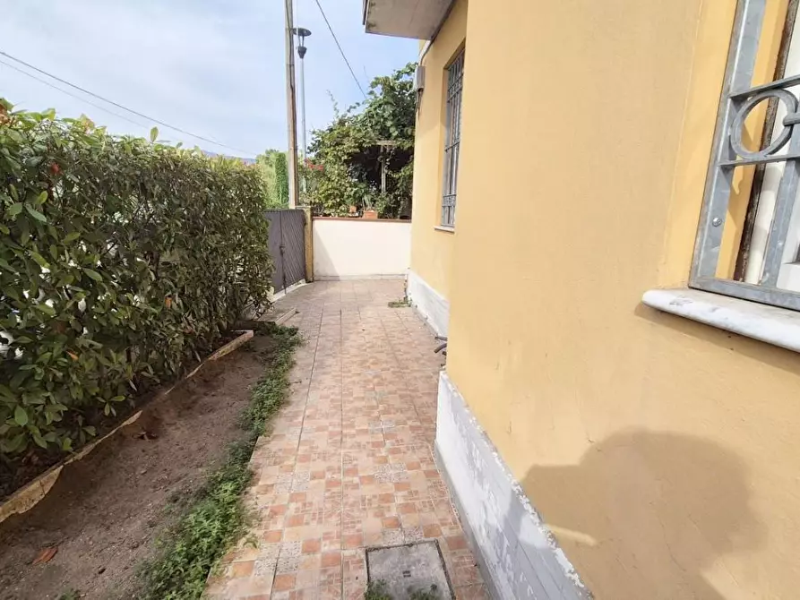 Immagine 80 di Appartamento in vendita  a Viareggio