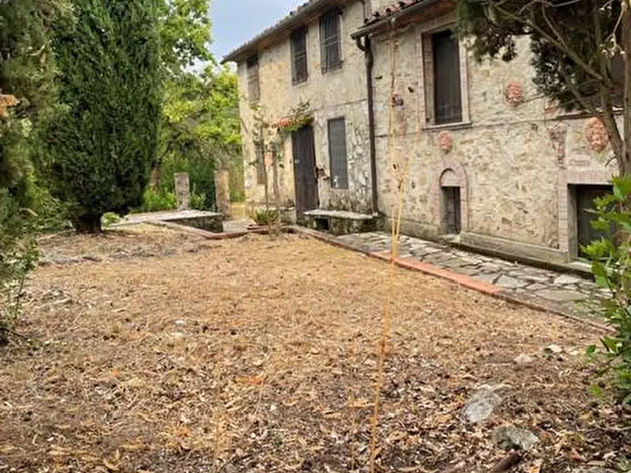 Immagine 3 di Rustico / casale in vendita  a Lucca