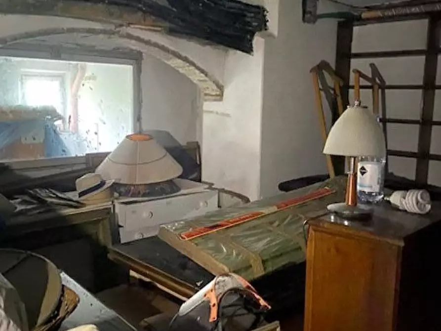 Immagine 17 di Rustico / casale in vendita  a Lucca